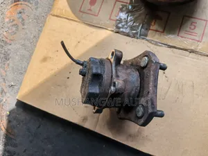 Front Hub Nv200
