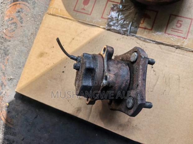 Front Hub Nv200