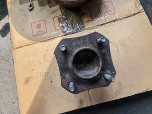 Front Hub Nv200