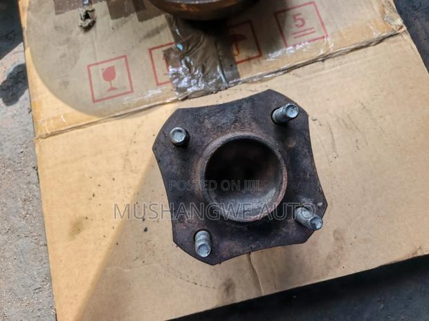 Front Hub Nv200 - thumbnail 2