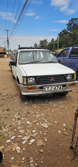 Mitsubishi L200 1982 White