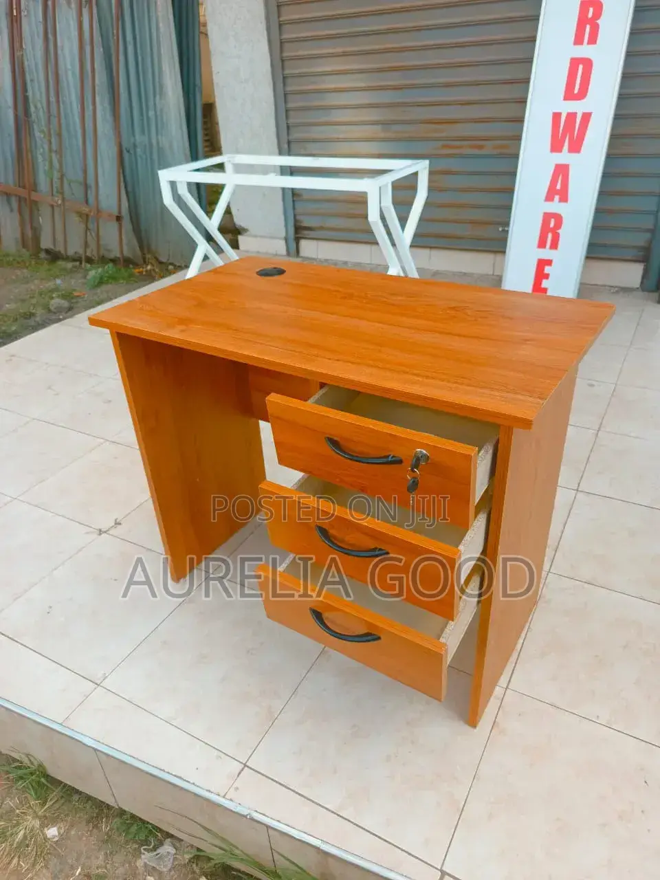 Executive Desk With 3 Drawer
