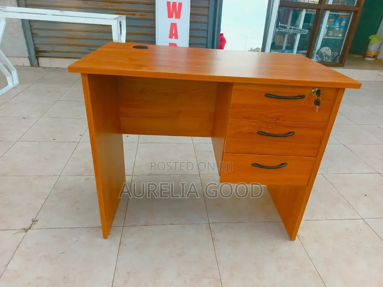 Executive Desk With 3 Drawer