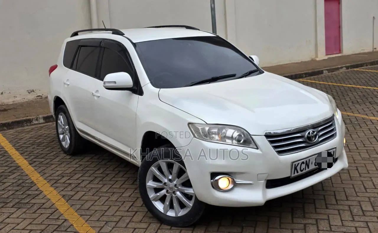 Toyota Vanguard 2010 White