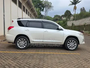 Toyota Vanguard 2010 White