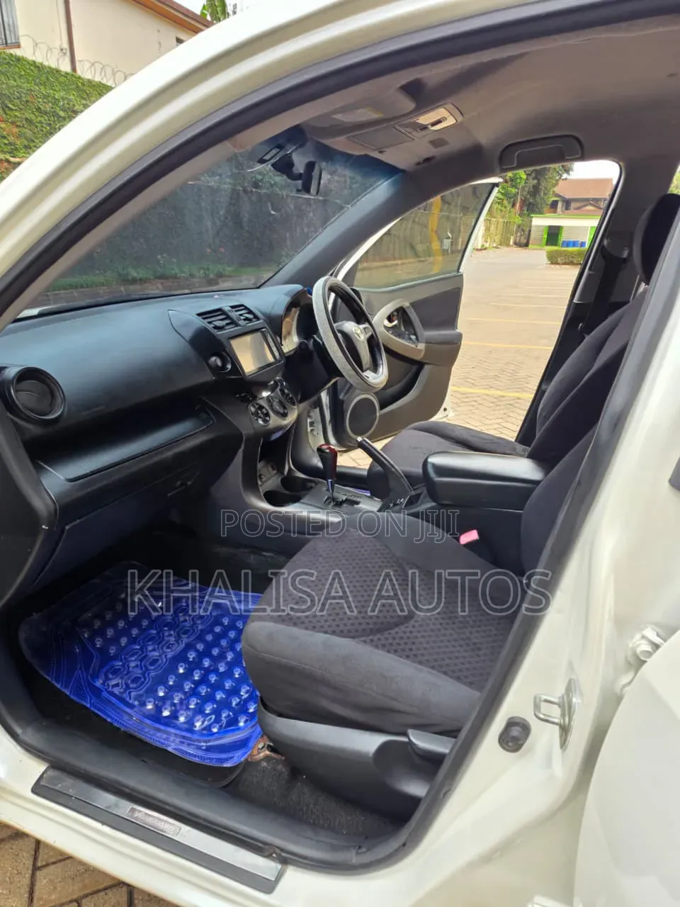 Toyota Vanguard 2010 White
