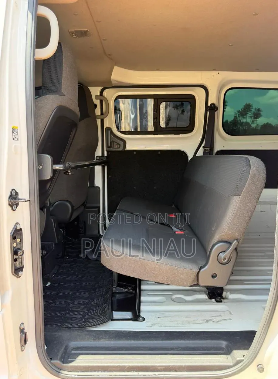 Nissan NV200 2018 White