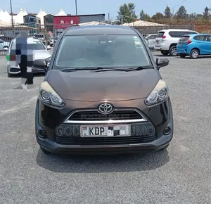 Toyota Sienta 2017 Brown