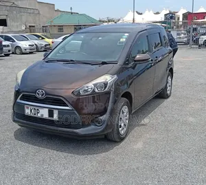 Toyota Sienta 2017 Brown