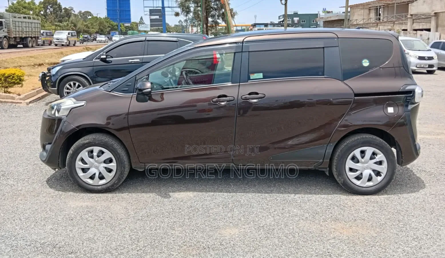 Toyota Sienta 2017 Brown