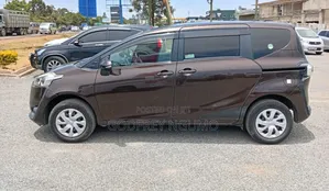 Toyota Sienta 2017 Brown