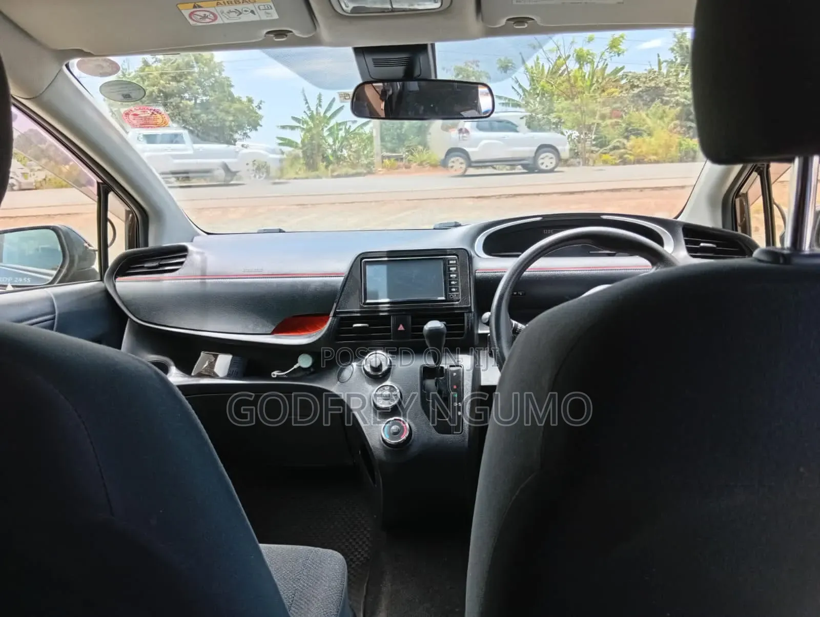 Toyota Sienta 2017 Brown