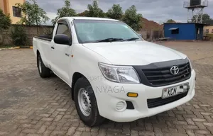 Toyota Hilux 2010 White