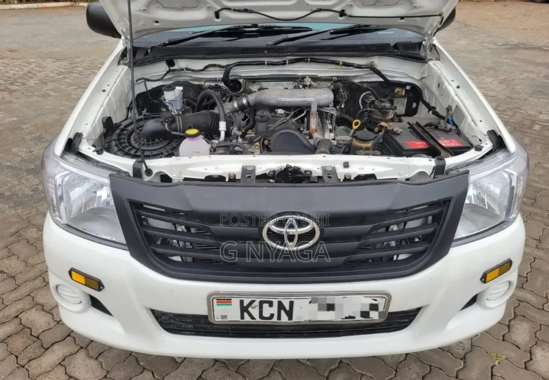 Toyota Hilux 2010 White
