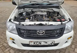 Toyota Hilux 2010 White