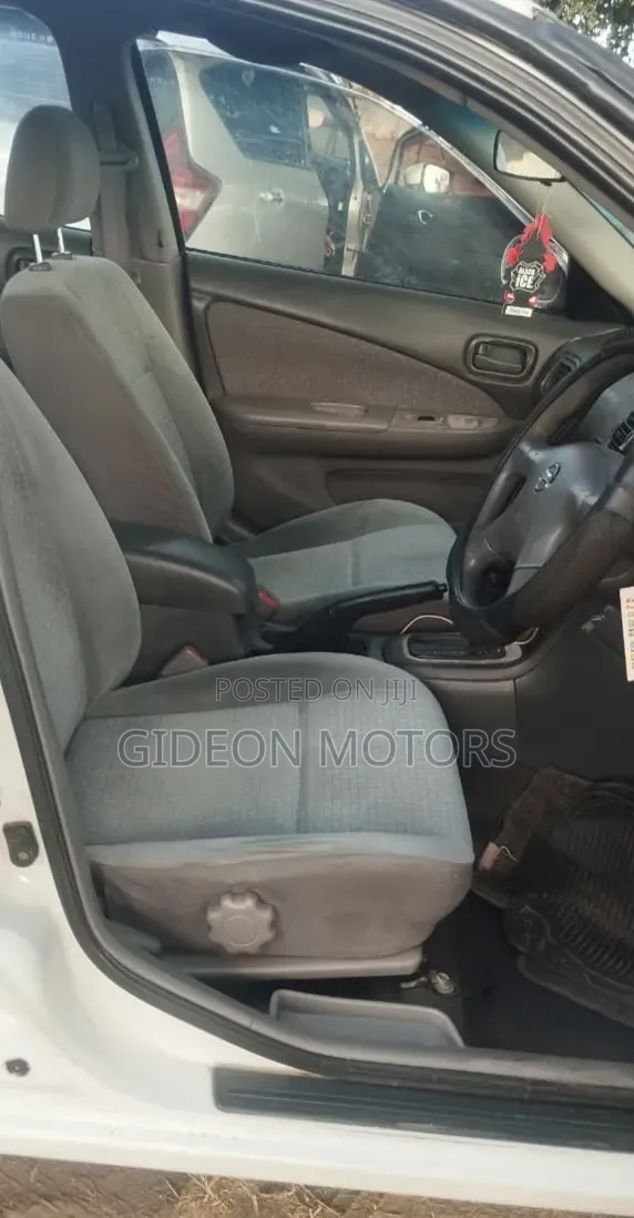 Nissan Sunny 2005 White
