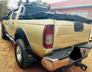 Nissan Hardbody 3000TD Hi-Rider 2007 Beige