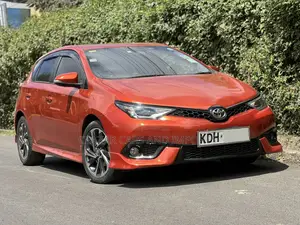Toyota Auris 2016 Orange