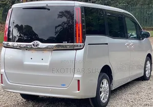 Toyota Noah 2020 Silver