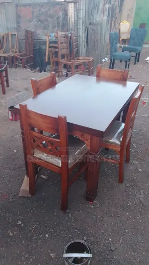 Well Aligned 4seater Dining Set