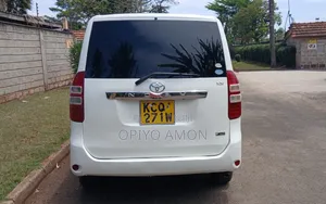 Toyota Noah 2012 White