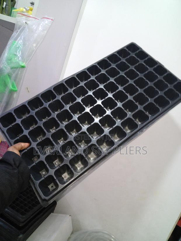 Space-Efficient Growing Trays - main view