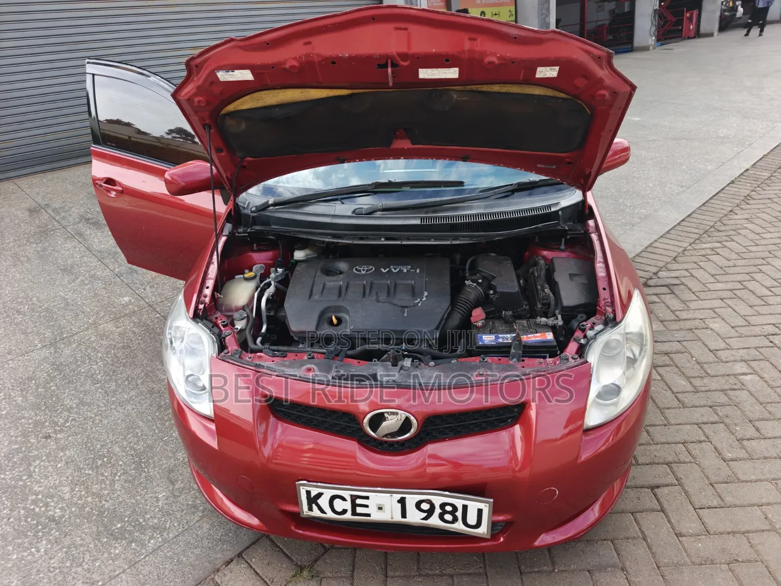 Toyota Auris 2009 Red