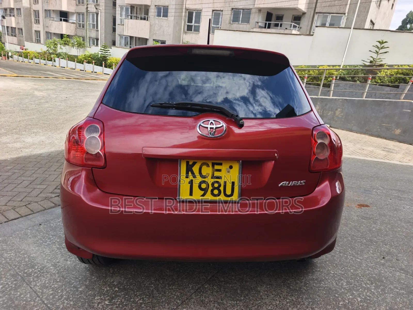 Toyota Auris 2009 Red