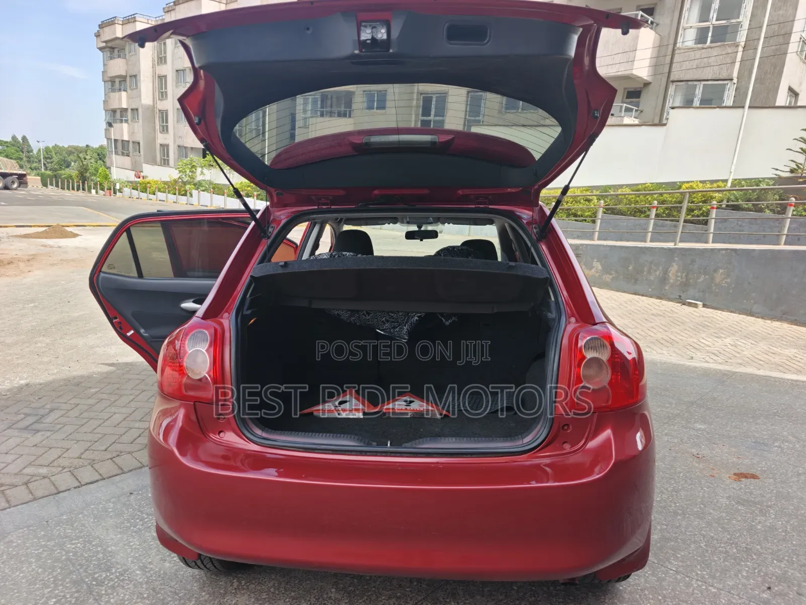 Toyota Auris 2009 Red
