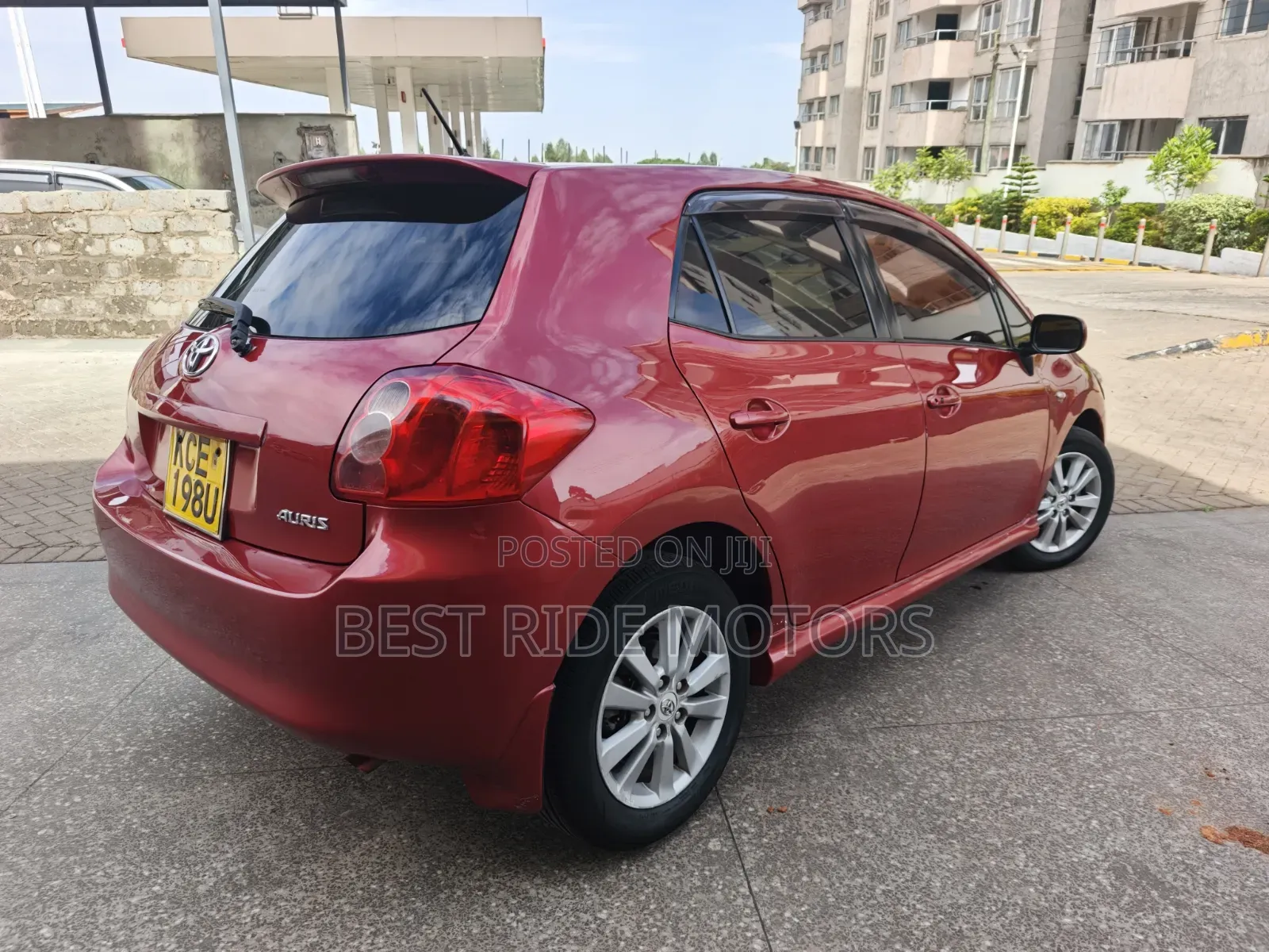 Toyota Auris 2009 Red