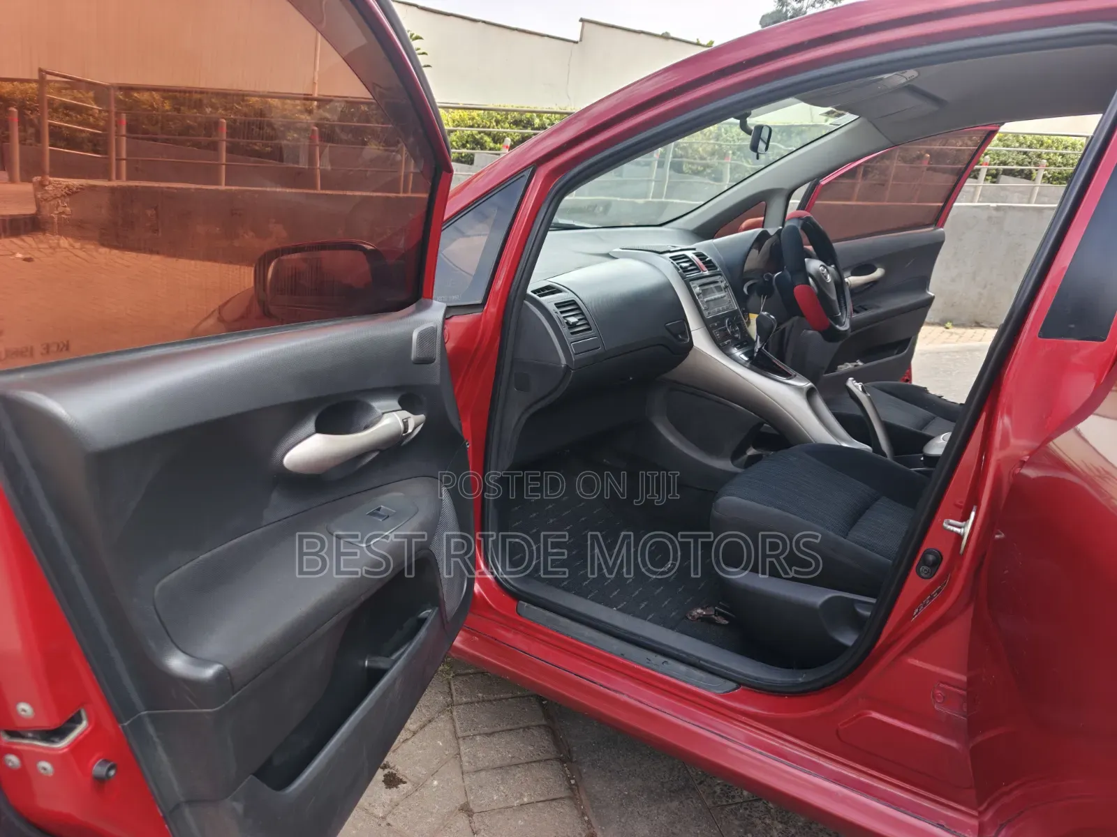 Toyota Auris 2009 Red