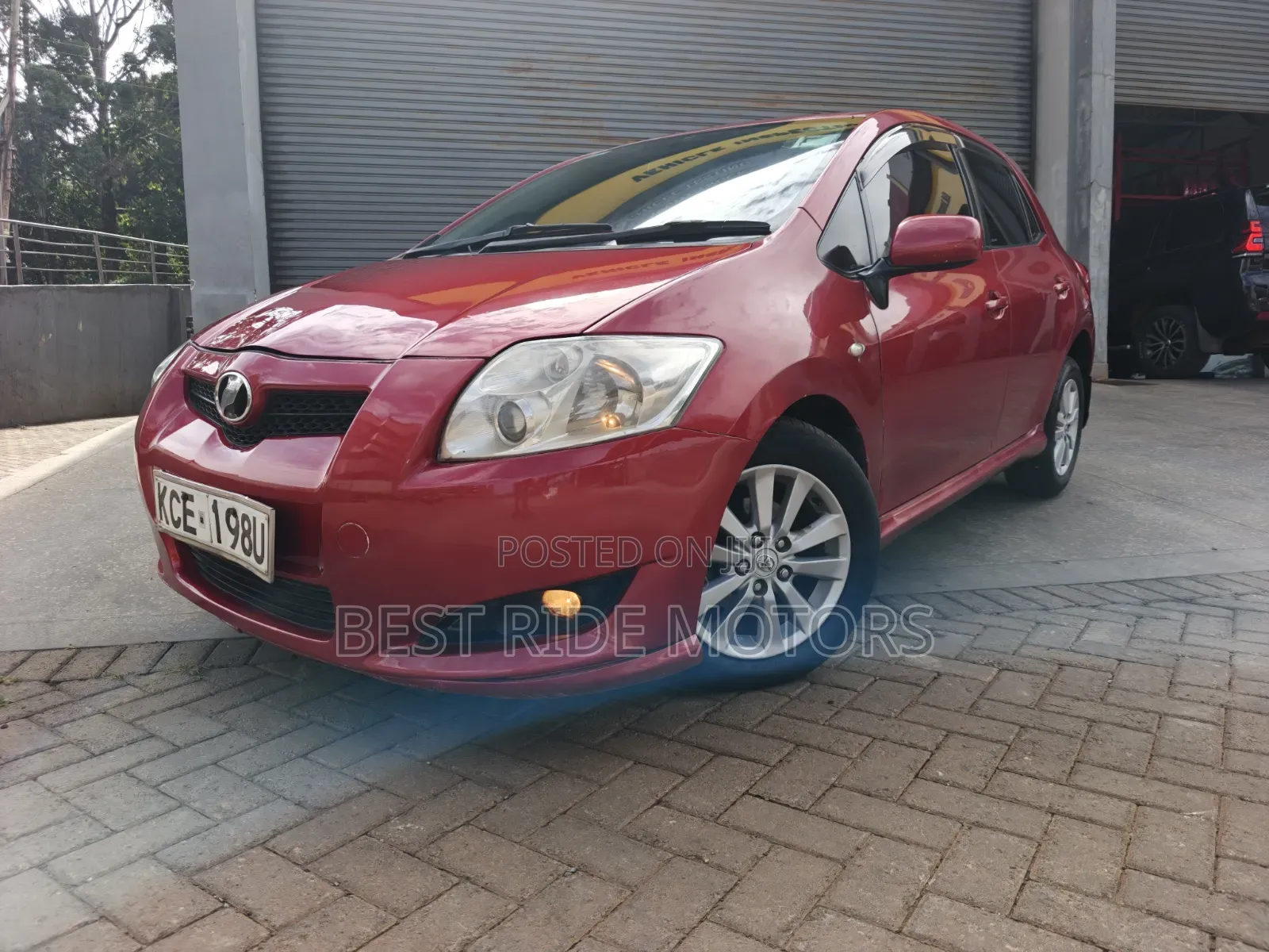 Toyota Auris 2009 Red