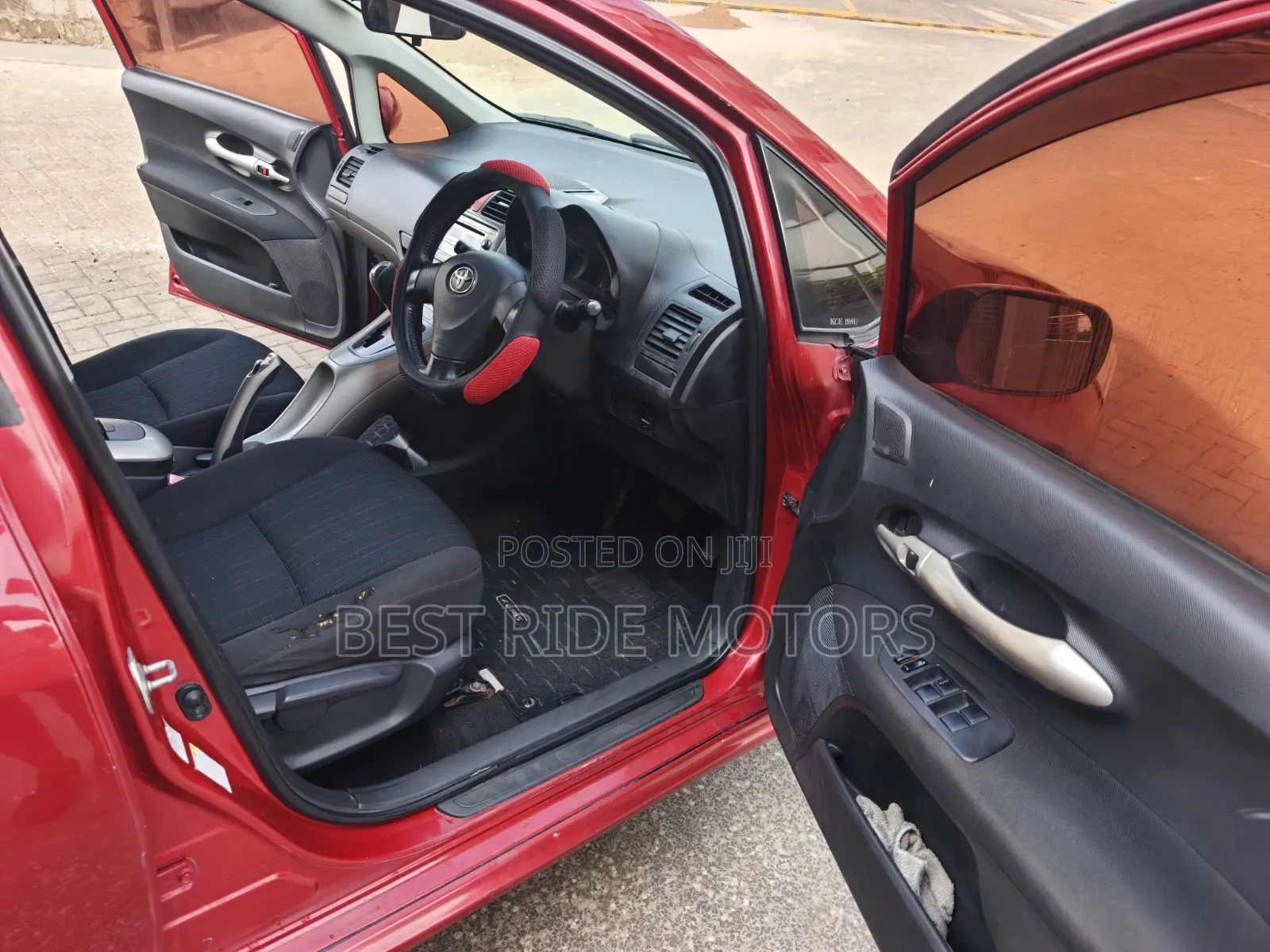 Toyota Auris 2009 Red
