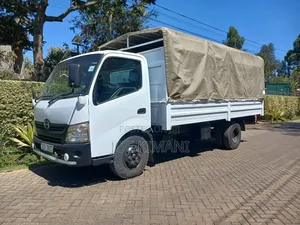 Hino Dutro 2015 White
