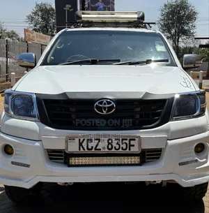 Toyota Hilux 2012 White
