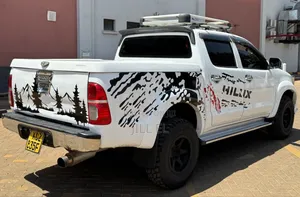 Toyota Hilux 2012 White