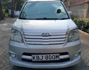 Toyota Noah 2002 Silver
