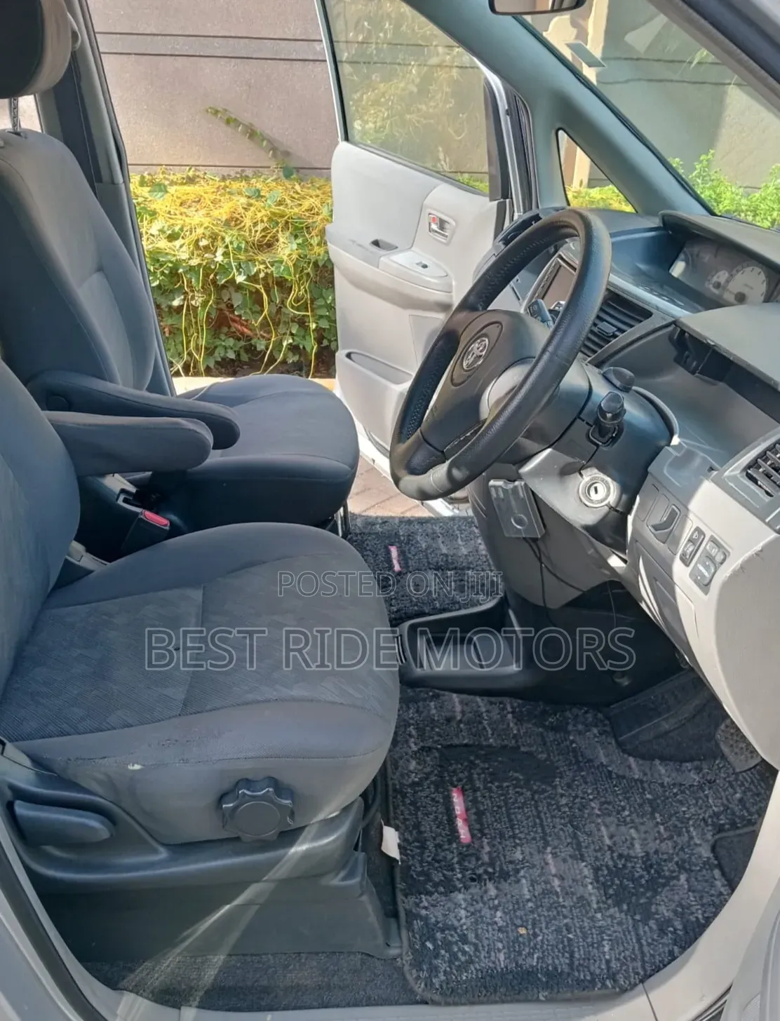 Toyota Noah 2002 Silver