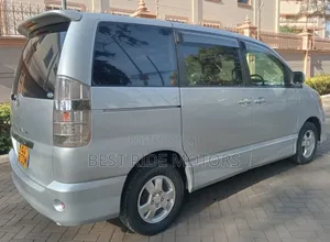 Toyota Noah 2002 Silver