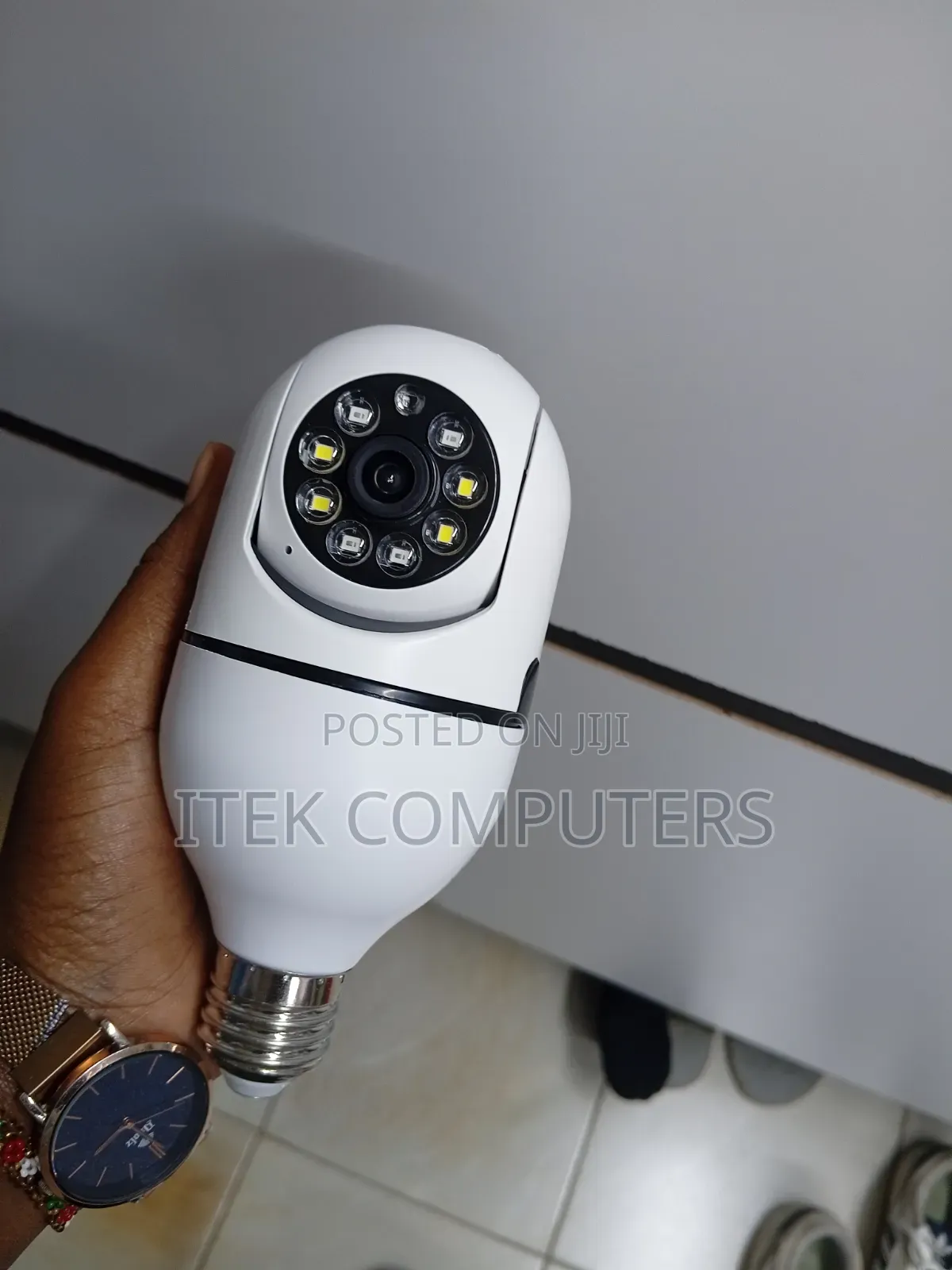 V380 Pro Smart Single Lens Camera for Easy Bulb Socket Installation