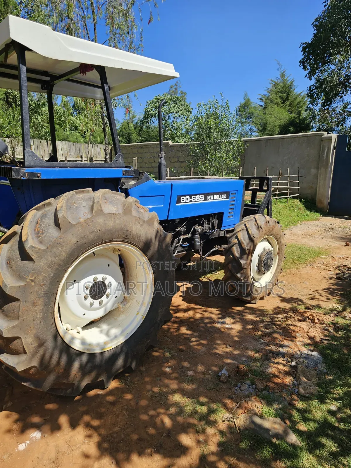 Tractor Newholland 80-66 Four Wheel Blue