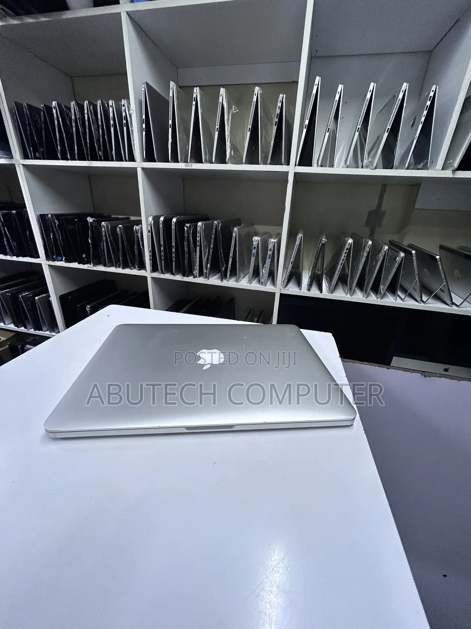 Laptop Apple MacBook 4GB Intel Core i5 SSD 256GB