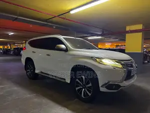 Mitsubishi Pajero Sport 2017 White