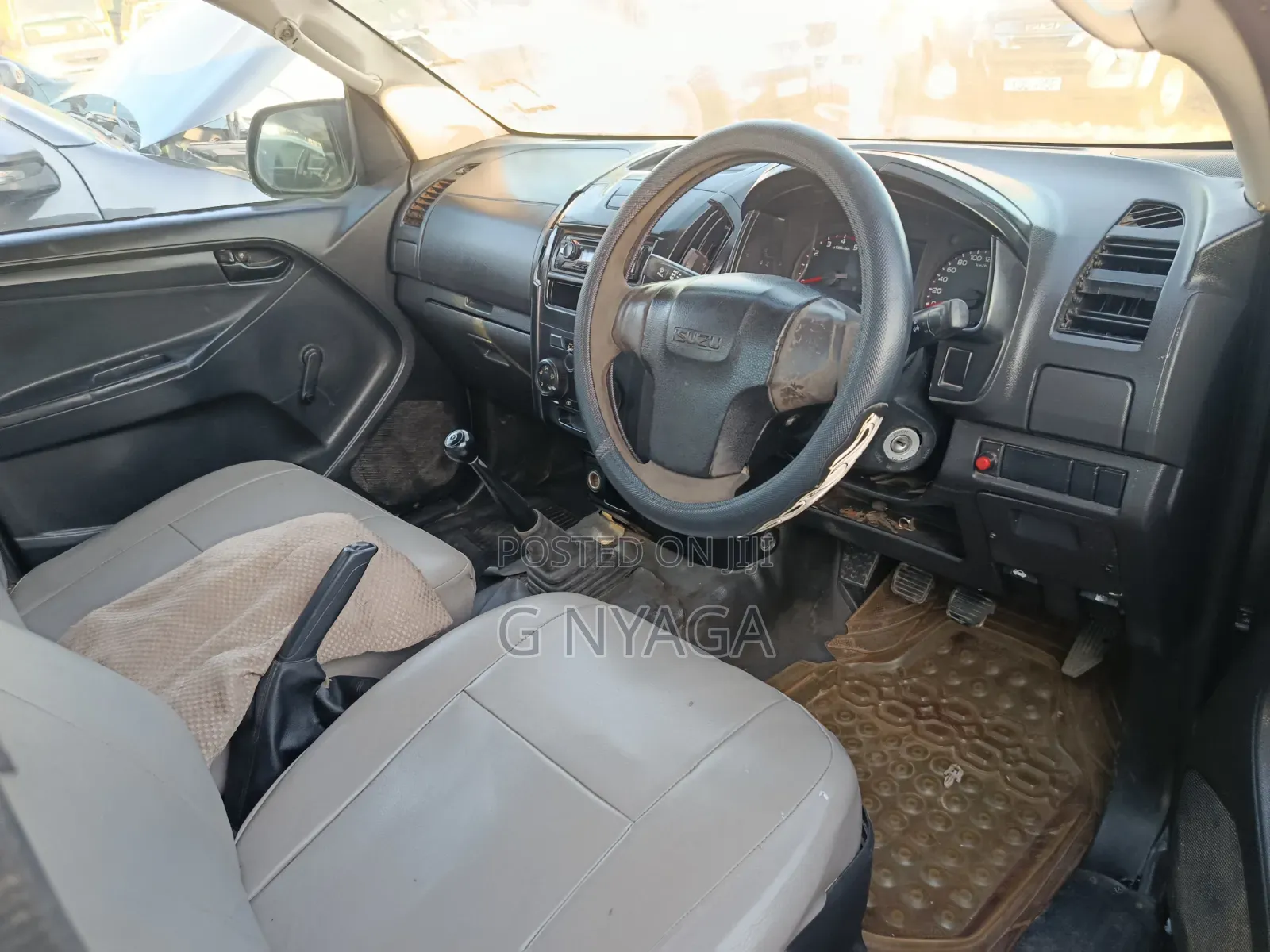 Isuzu D-MAX 2015 Gray
