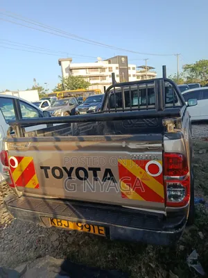 Toyota Hilux 2008 Gold
