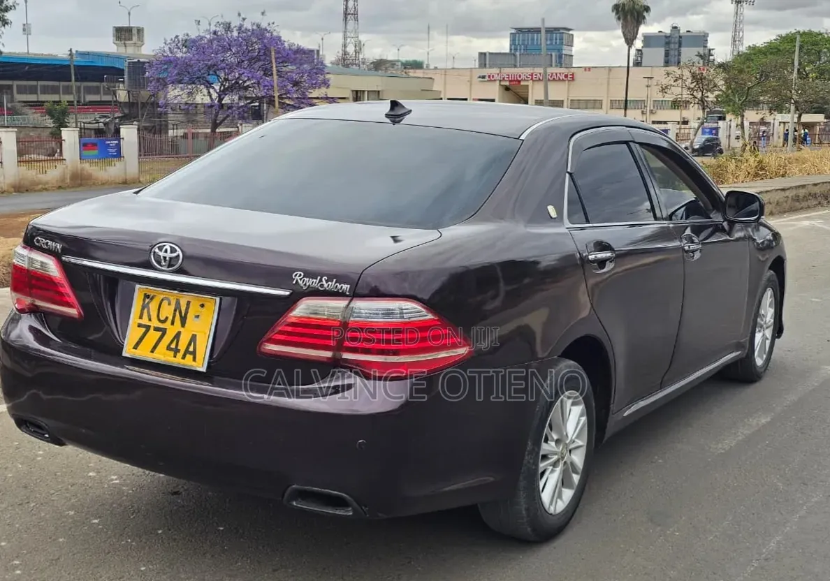 Toyota Crown 2010 Red