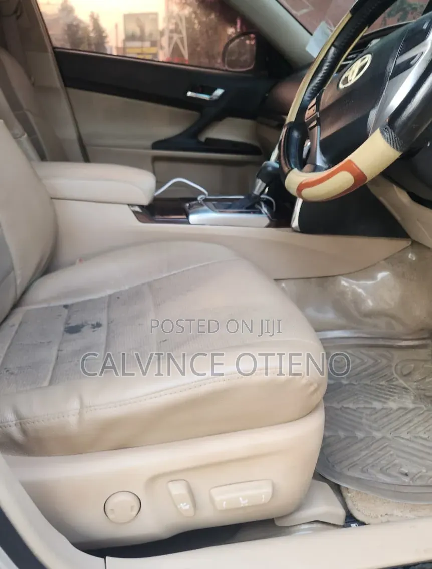 Toyota Crown 2010 Red
