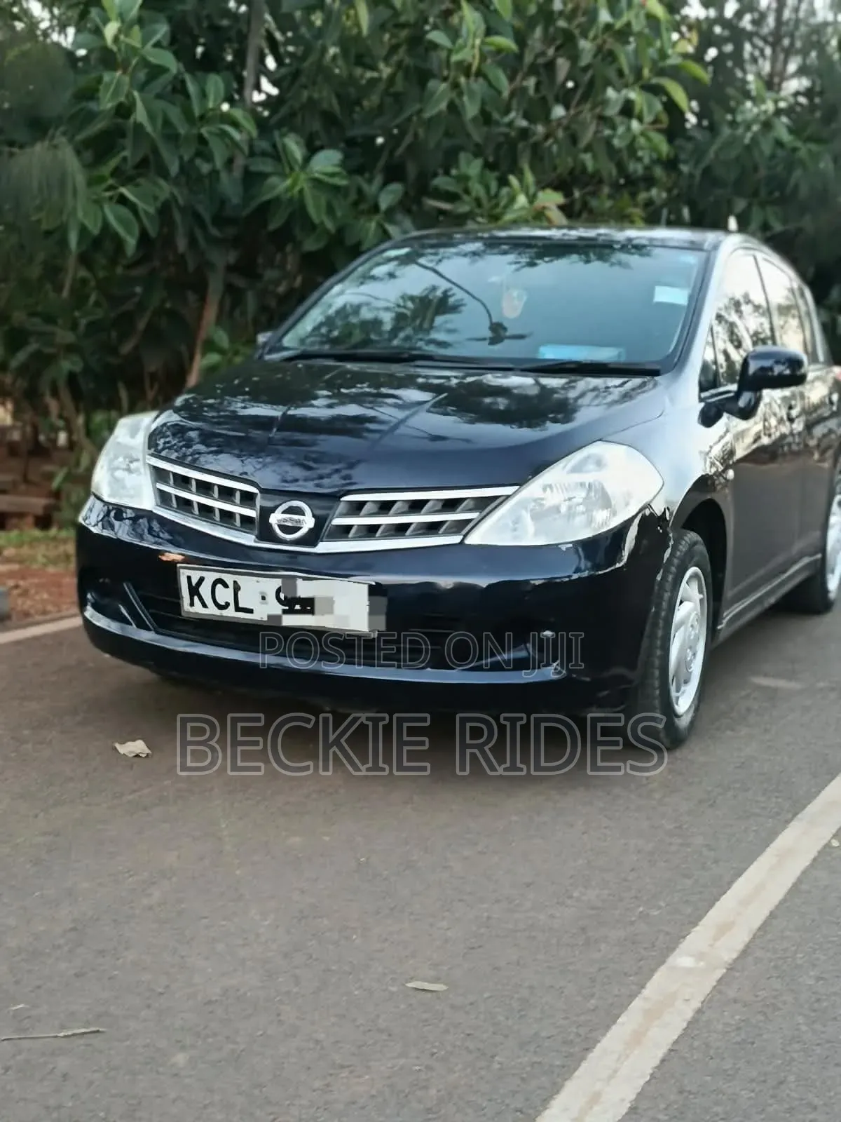 Nissan Tiida 2011 Black