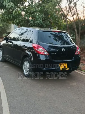 Nissan Tiida 2011 Black