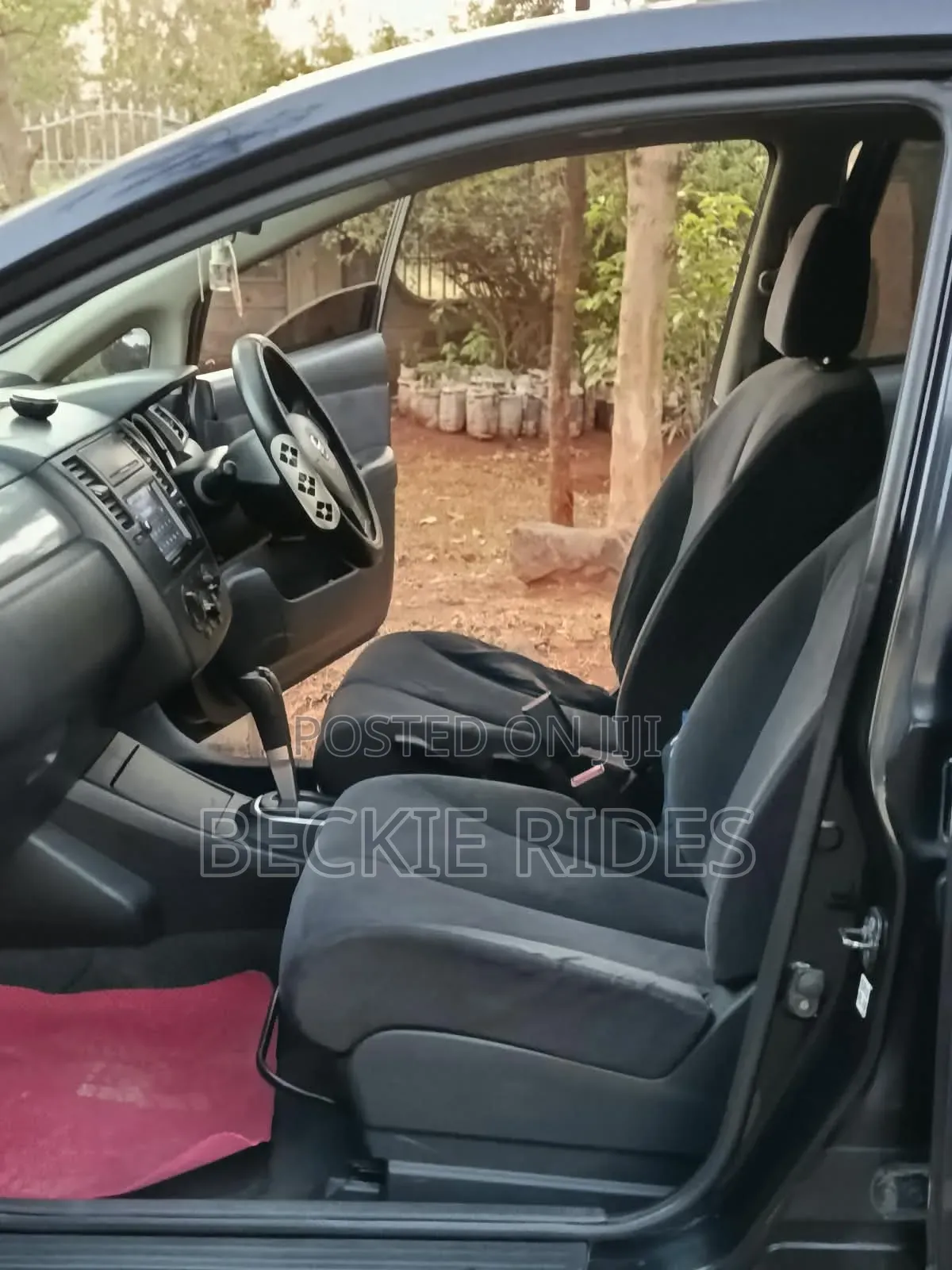 Nissan Tiida 2011 Black